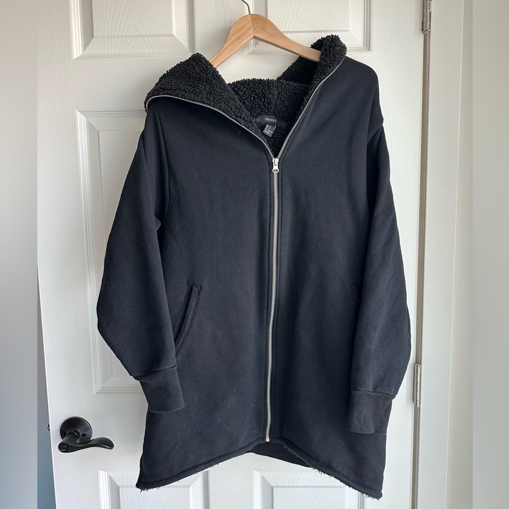 Forever 21 Women’s Black Hooded Sherpa Lined Jacket. Oversized. Size: S